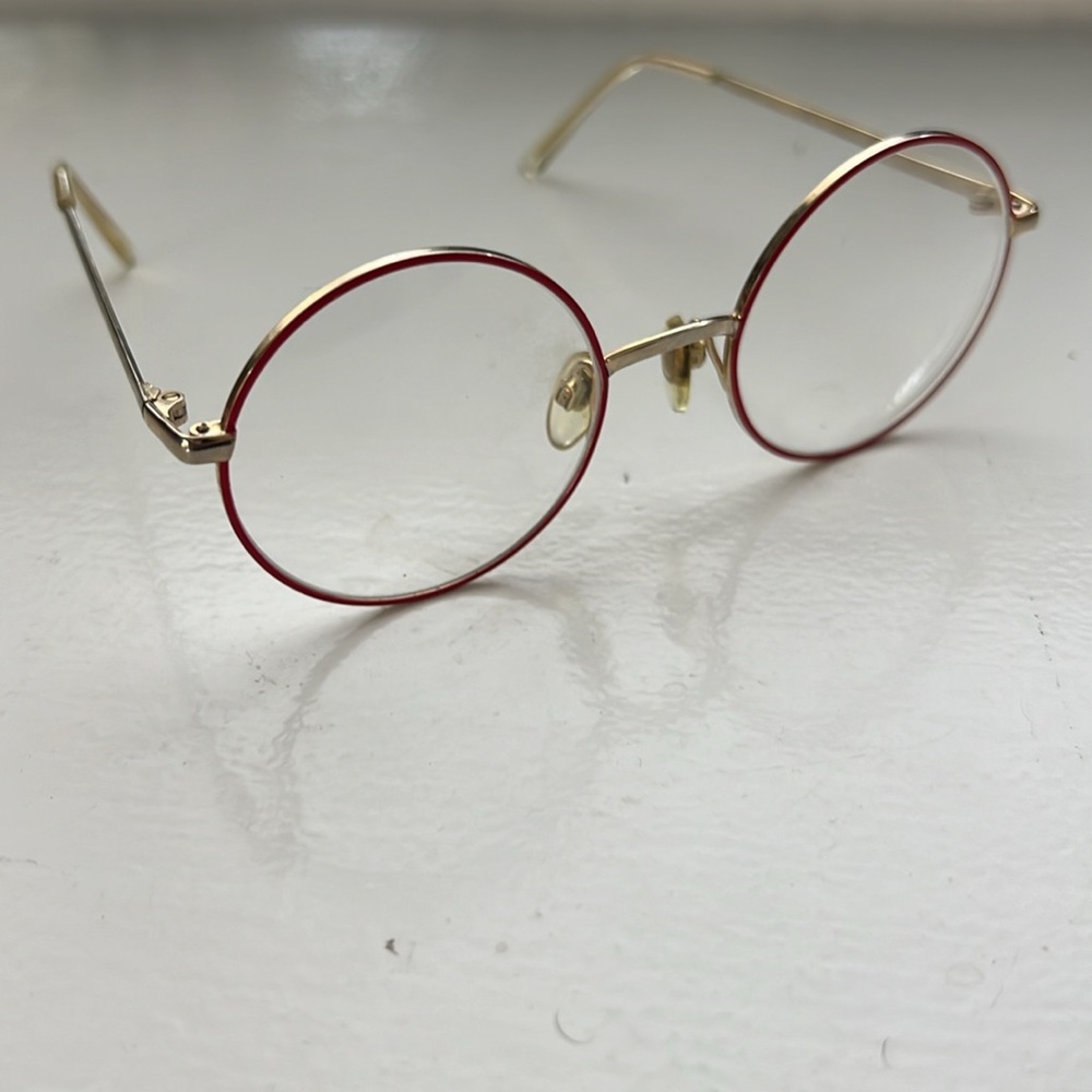 Elegant Red and Gold Women's Round Glasses - Picture 2 of 4